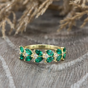 Vintage Green Emerald Marquise Diamond Flower Wedding Band, Solid Gold Green Emerald Promise Ring, May Birthstone Ring, Gift For Women