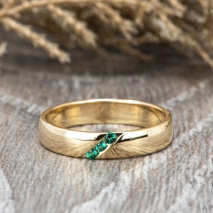 4.5mm Mens Green Emerald Wedding Band, Diagonal Emerald Mens Wedding Band, Channel Setting Emerald Comfort Fit Wedding Ring, May Birthstone