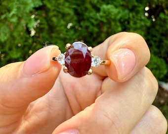 Natural Ruby Oval Cut Ring, Three Stone Oval Engagement Ring, Ruby/Diamond Ring, July Birthstone Ring, Minimalist Gold/Platinum Ring for Her