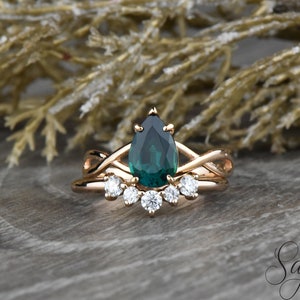 Bridal Ring Set | Pear Cut Emerald Twisted Solitaire Ring | Diamond Tiara Wedding Band | Unique Gold Bridal Set | May Birthstone Rings