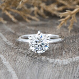 2.0 CT Round Cut Moissanite Solitaire Engagement Ring, Lab-Grown Diamond Solitaire Wedding Ring, 6 Prong Solitaire Gold 14k/18k Bridal Ring