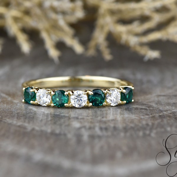 Emerald and Diamond Wedding Band, Seven Stone Diamond/Moissanite Wedding Band, Stackable Green Emerald Band, Vintage Gold 14k Bridal Band