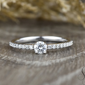 Dainty Round Cut Moissanite Engagement Ring | Minimalist 0.25Ct Moissanite Wedding Ring | Dainty Anniversary Ring |  Round Cut Wedding Ring
