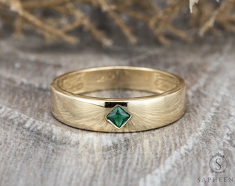 Mens Green Emerald Wedding Band, Princess Cut kite Setting Green Emerald Mens Wedding Band, Solid Gold 10k/14k/18k Wedding Ring