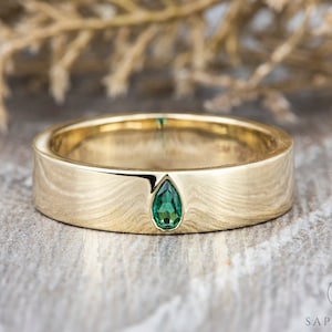 6mm Mens Pear Cut Green Emerald Wedding Band, Bezel Set Pear Cut Mens Wedding Band, Solid Gold 10k/14k/18k Wedding Ring, His Wedding Band