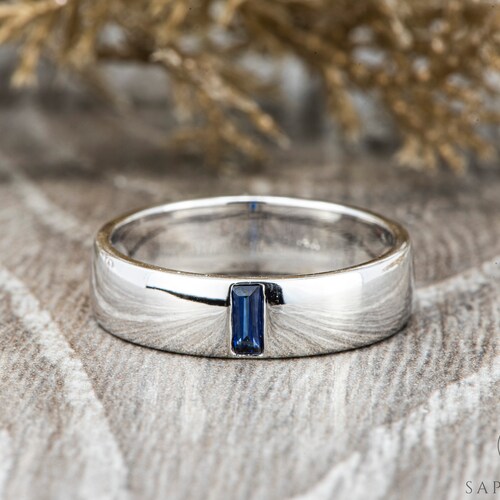 Elma Jewellery 5mm Titanium Wedding Band With Blue Sapphire – 3-Stone Ring