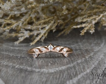 Curved Diamond wedding band, Dainty Gold 14k/18k Stacking Band, Leaf Style Vintage Band, Chevron Moissanite Wedding Band, Tiara Wedding Band