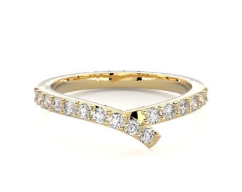 Crossover Diamond Band, Gold Curved Stacking Ring, Dainty Pavé Crossover Ring, Unique Moissanite Wedding Band, Modern Jewelry Gift for Her