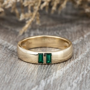 4.5mm Mens Green Emerald Wedding Band, Two Baguette Cut Green Emerald Band, Comfort Fit Mens Ring, Mens Baguette Cut Green Emerald Ring