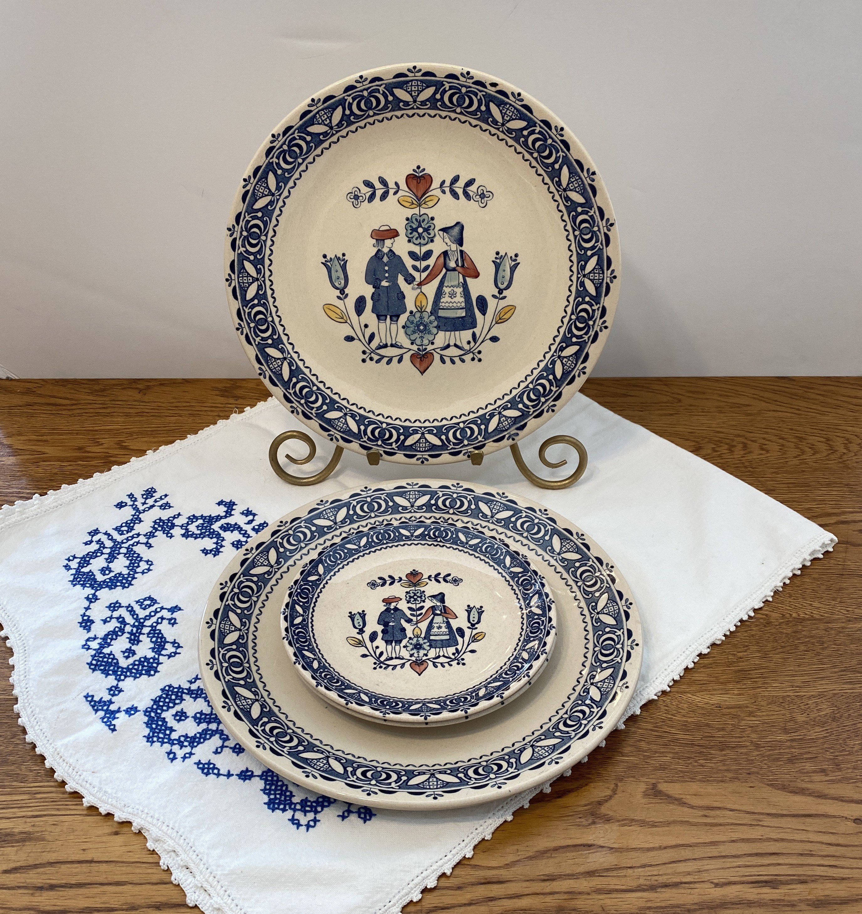 Vintage Johnson Brothers Dishes /hearts &flowers Pattern