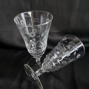 Water Goblet/Libbey/Rock Sharpe/ 2010-4/Replacement/Vintage Stemware/Set of 2