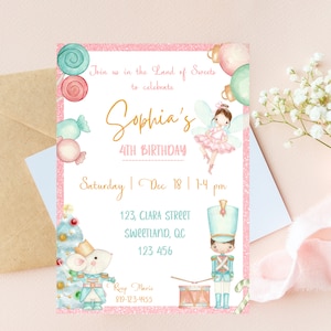 Peut inclure: Invitation d'anniversaire rose et bleue avec une ballerine, un casse-noisette et une canne en sucre. L'invitation indique "Rejoignez-nous au Pays des Douceurs pour célébrer le 4e anniversaire de Sophia" et comprend la date, l'heure et l'adresse.