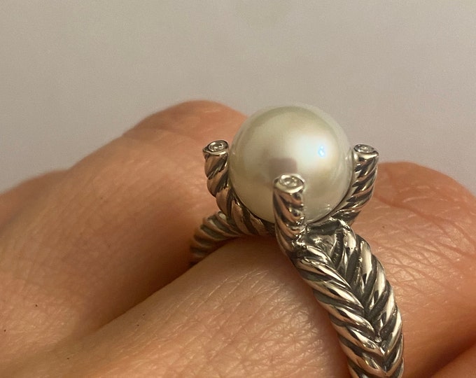 Pre Owned David Yurman Classic Pearl and Diamond Size 8