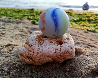 Juego extra grande de mármol marino y piedra de 1 1/2" con un agujero de una forma interesante