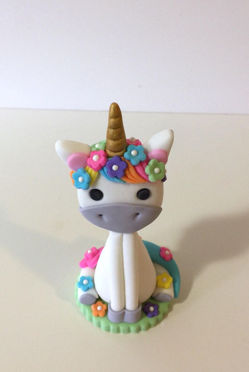 Topper de pastel de unicornio, topper de pastel de fondant, topper de pastel de cumpleaños, topper de cupcake, decoración de pasteles, suministros para pasteles, fondant de unicornio arco iris imagen 2