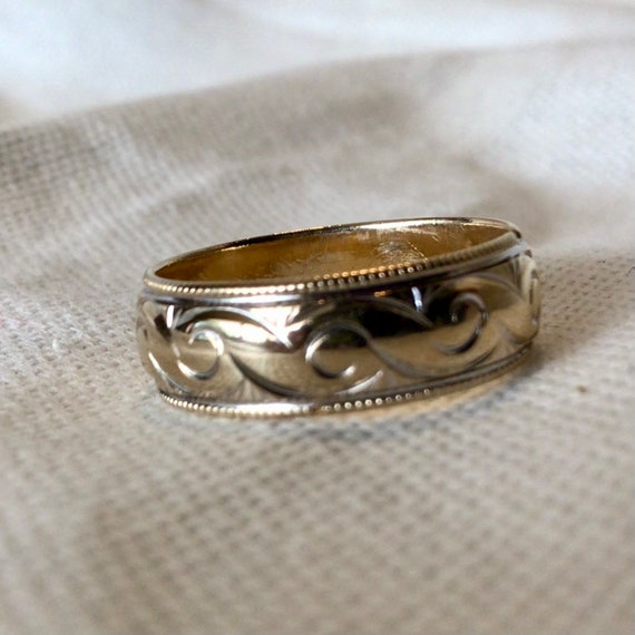 Vintage Pattern Wedding Band 10 Karat Yellow Gold - image 8