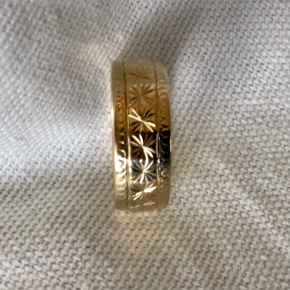 Vintage Wedding Band 14 Karat Yellow Gold - image 2