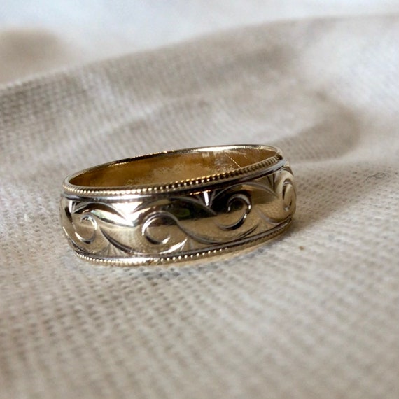 Vintage Pattern Wedding Band 10 Karat Yellow Gold - image 4