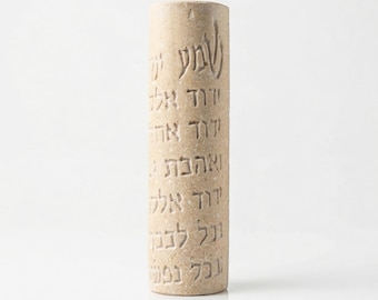 Custodia moderna in pietra per Mezuzah ebraica di Gerusalemme: regalo di Judaica Shema Yisrael inciso a mano.