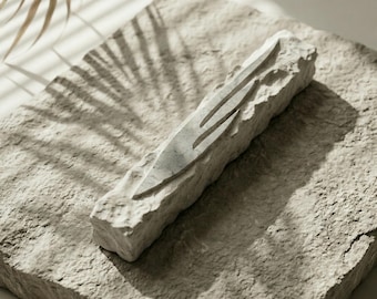 Custodia moderna in pietra per Mezuzah di Gerusalemme: decorazione murale con simbolo Shin, arte ebraica realizzata a mano.