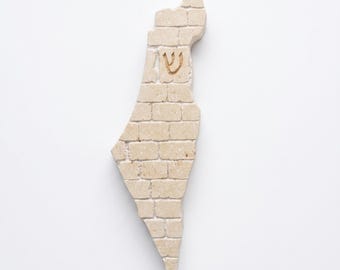 Custodia per Mezuzah con mappa di Shin Israele in oro e in ebraico: decorazione moderna in pietra di Gerusalemme realizzata a mano.