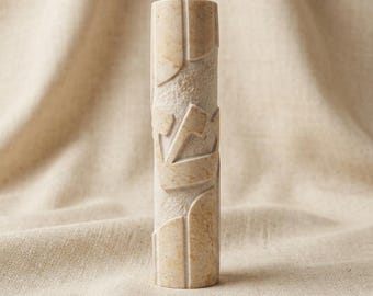 Custodia per mezuzah in pietra beige, decorazione ebraica astratta intagliata