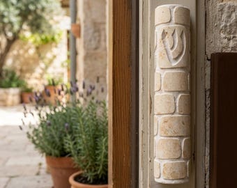 Custodia per Mezuzah Shin in pietra di Gerusalemme: decorazione murale ebraica per il Muro del Pianto occidentale, realizzata a mano.