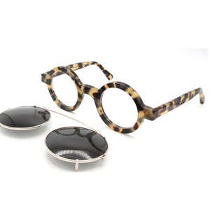 Thick Rim Schnuchel 4030 Vintage Style True Round Prescription Glasses In A Matt Blonde Tortoiseshell Effect 37mm Lens Size B830