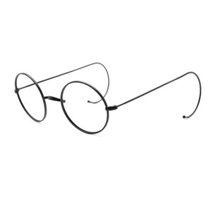 Savile Row-modellen av True Round Black Glasögon från Beuren med Sadelbrygga och Curlsides i ögonstorlekar 36 mm-50 mm