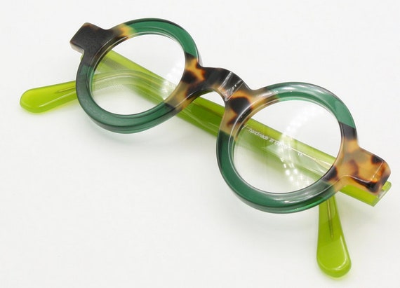 Vibrant True Round Schnuchel 4030 Vintage Design Eyewear In A Green Tortoiseshell Effect Finish With Lime Green Arms 37mm Lens Size B844