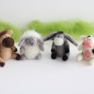 Puppenhaus Miniaturen, gefilzte Tiere Miniatur Bauernhof, gefilzte Tiere auf dem Bauernhof Kuh Esel Pferd Schaf, Einzelstück