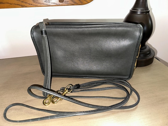 Vintage COACH Classic Basic Bag Black leather zip… - image 1