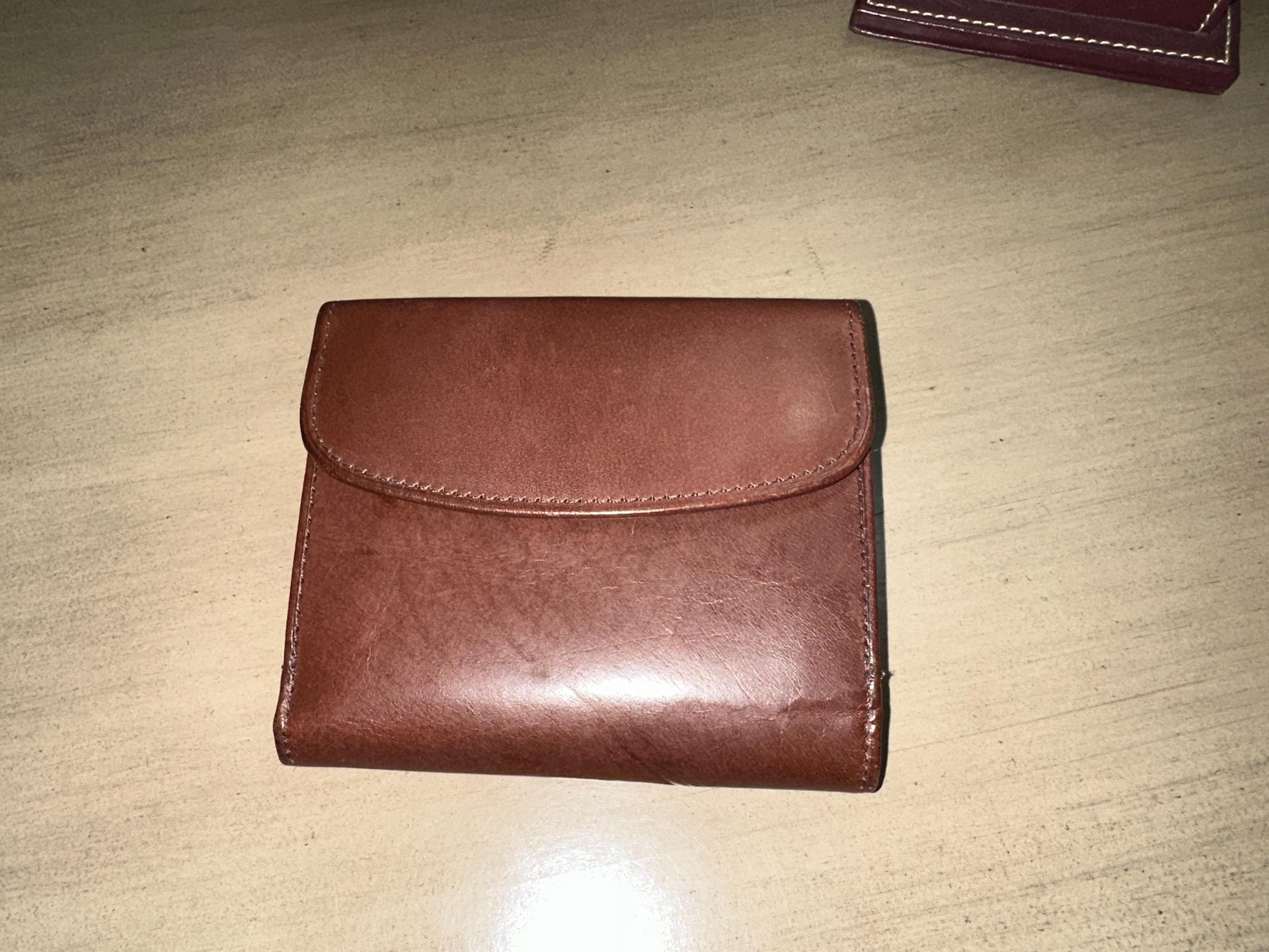 Vintage COACH Classic Mahogany Water Buffalo Leather Compact Coin