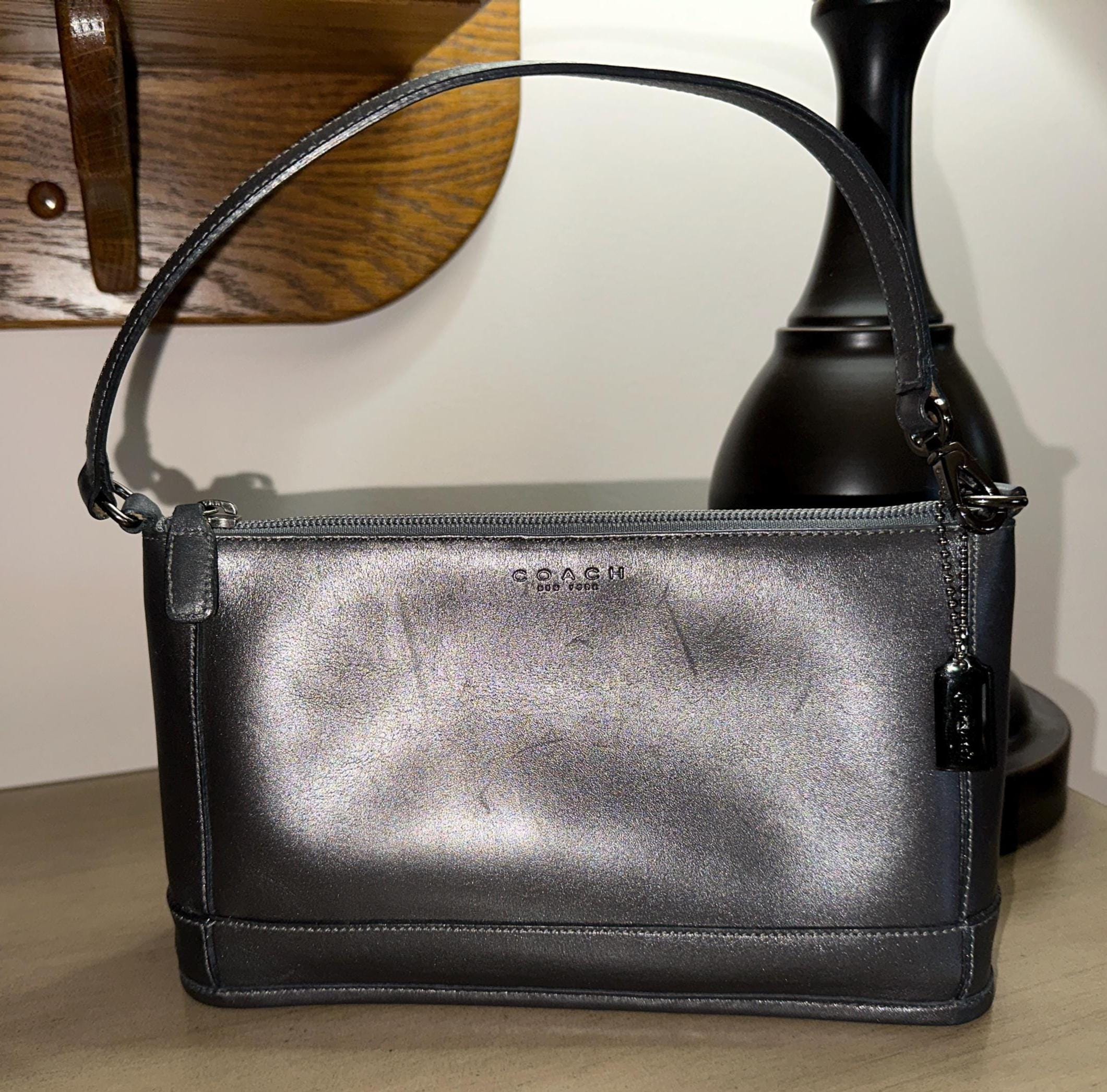 COACH グレー レザー バッグ Vintage COACH Pearlized Bleecker Nappa Leather Demi Zip Bag Purse