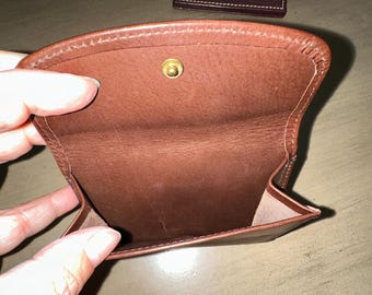 Vintage COACH Classic Mahogany Water Buffalo Leather Compact  display picture 3