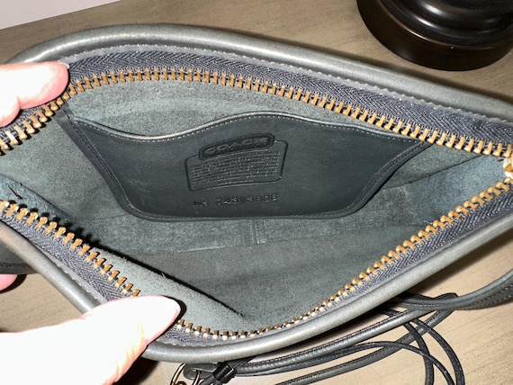 Vintage COACH Classic Basic Bag Black leather zip… - image 3