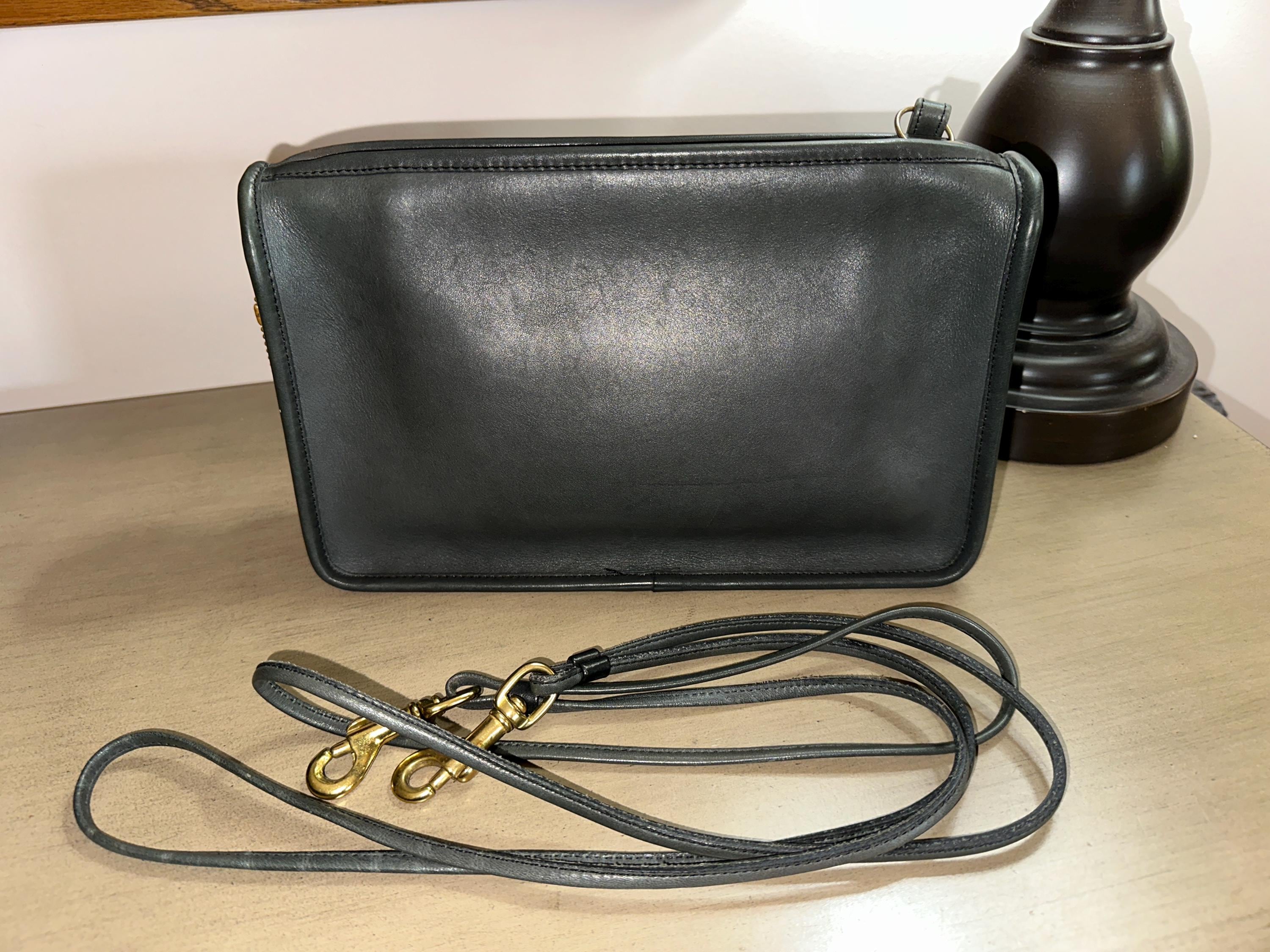 Vintage COACH Classic Basic Bag Black Leather Zip Top Clutch