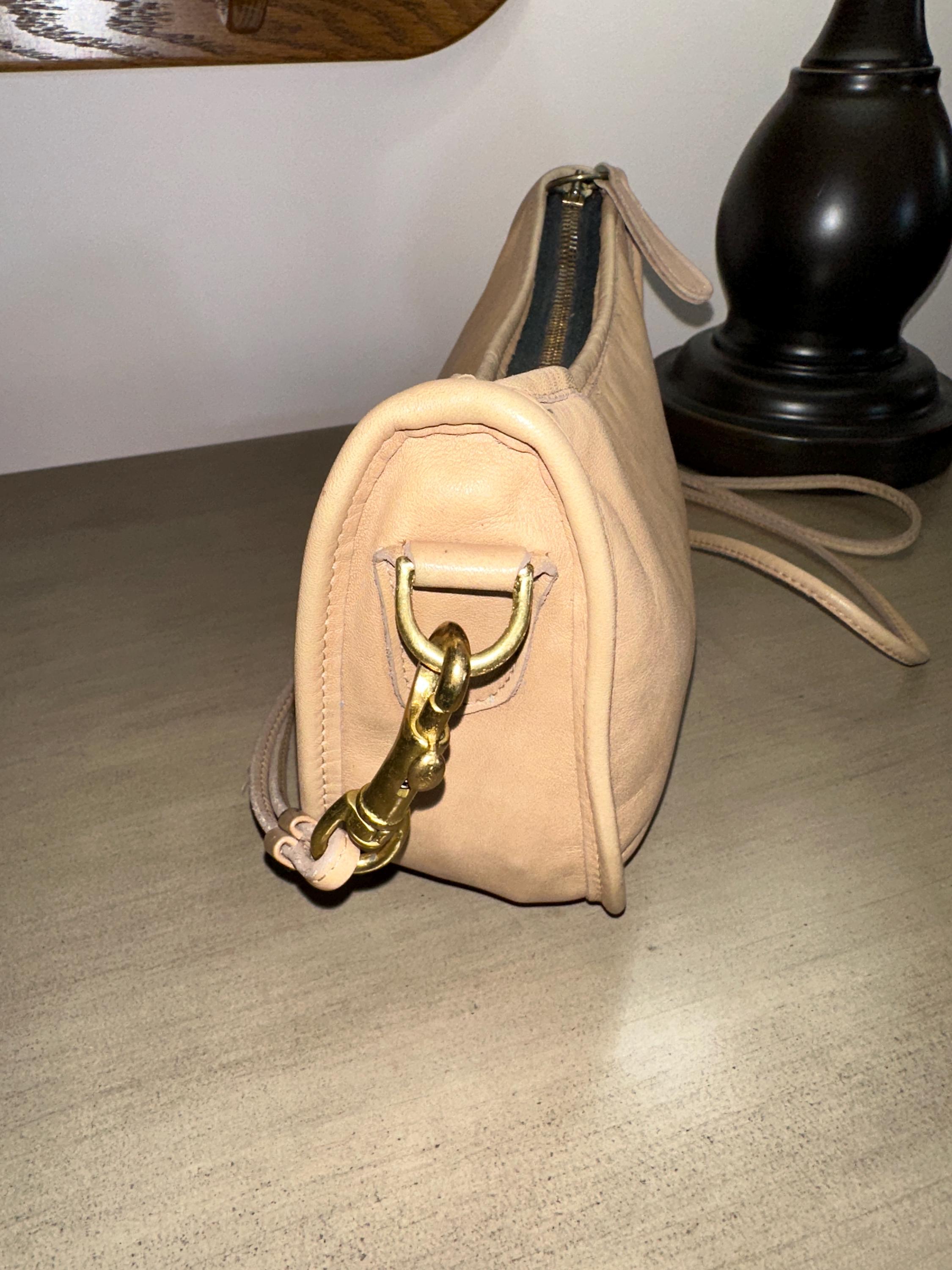 Vintage COACH Taupe or Khaki Leather Swinger Small Shoulder 