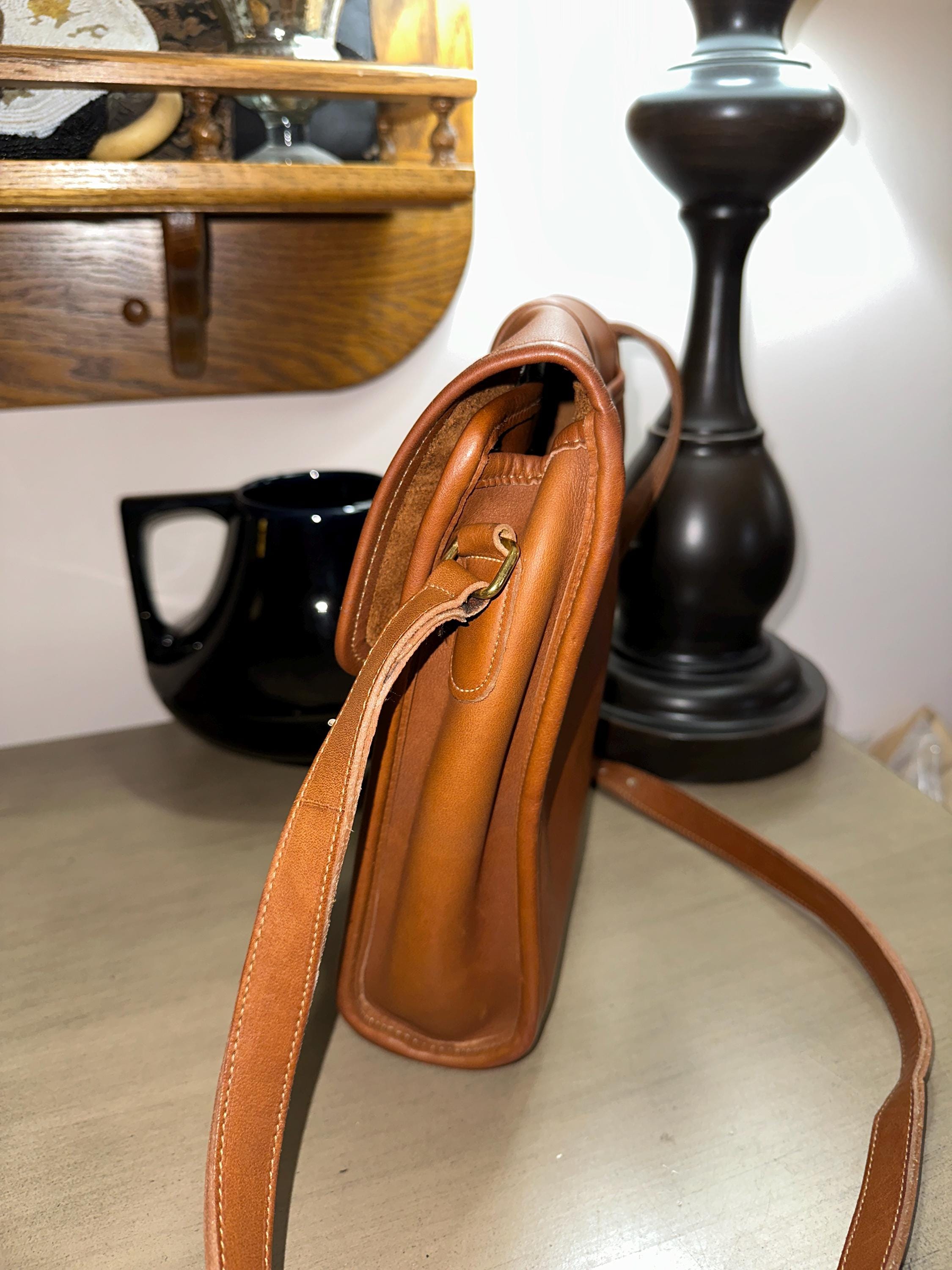 Vintage COACH Scout British Tan Leather Spring Lock Flap Shoulder 