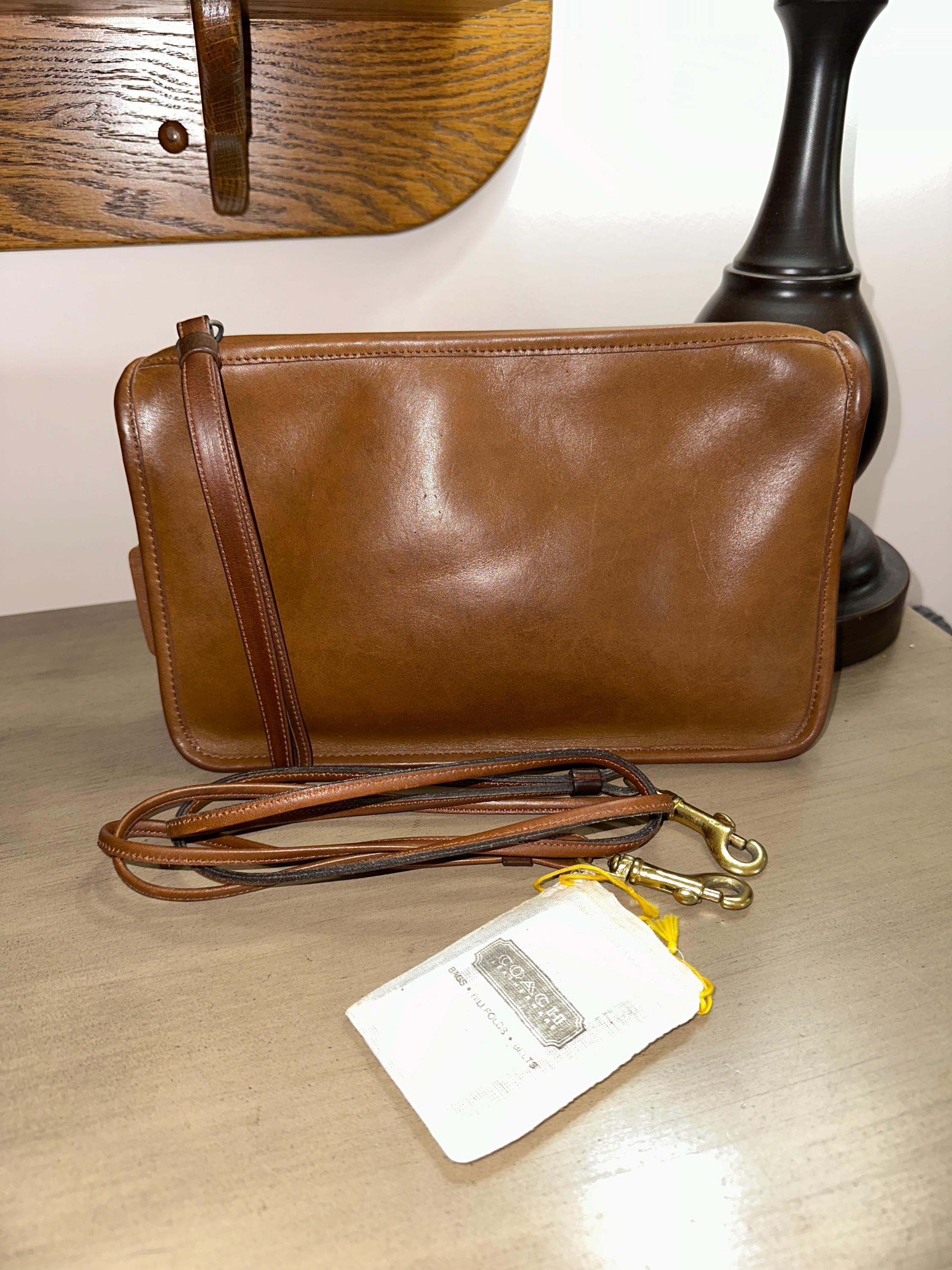 バッグ Rare Vintage Coach Clutch Bag Pouch Vintage Coach Zippered Clutch: A Timeless Classic | TikTok