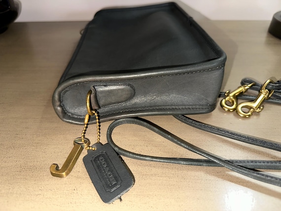 Vintage COACH Classic Basic Bag Black leather zip… - image 2