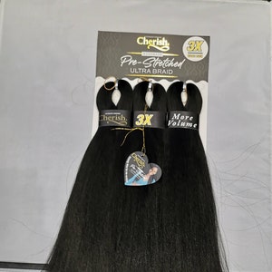 Puede incluir: Tres paquetes de extensiones de cabello trenzado ultra estirado negro. Cada paquete contiene 116,84 cm de cabello y está etiquetado como "3X Volume Pack".