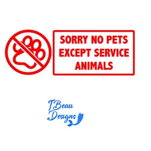 Op de afbeelding: Een rood bord met de tekst "SORRY NO PETS EXCEPT SERVICE ANIMALS". Het bord bevat een rode cirkel met een doorgestreepte pootafdruk. De woorden "TBeau Designs" staan eronder in blauw.