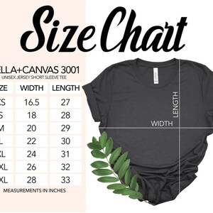 K&ouml;nnte beinhalten: Eine Gr&ouml;&szlig;entabelle f&uuml;r ein Unisex-Jersey-Kurzarm-T-Shirt mit Ma&szlig;en in Zoll. Die Tabelle enth&auml;lt die Gr&ouml;&szlig;en XS bis 3XL mit den entsprechenden Breiten- und L&auml;ngenma&szlig;en. Das Shirt ist dunkelgrau, mit einem gr&uuml;nen Zweig in der Ecke.