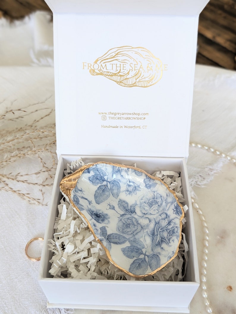 Chinoiserie Blue & White Oyster Shell Ring Dish, Handmade Decoupaged Trinket Dish, Beach Themed Wedding, Bridal Shower Gift image 9