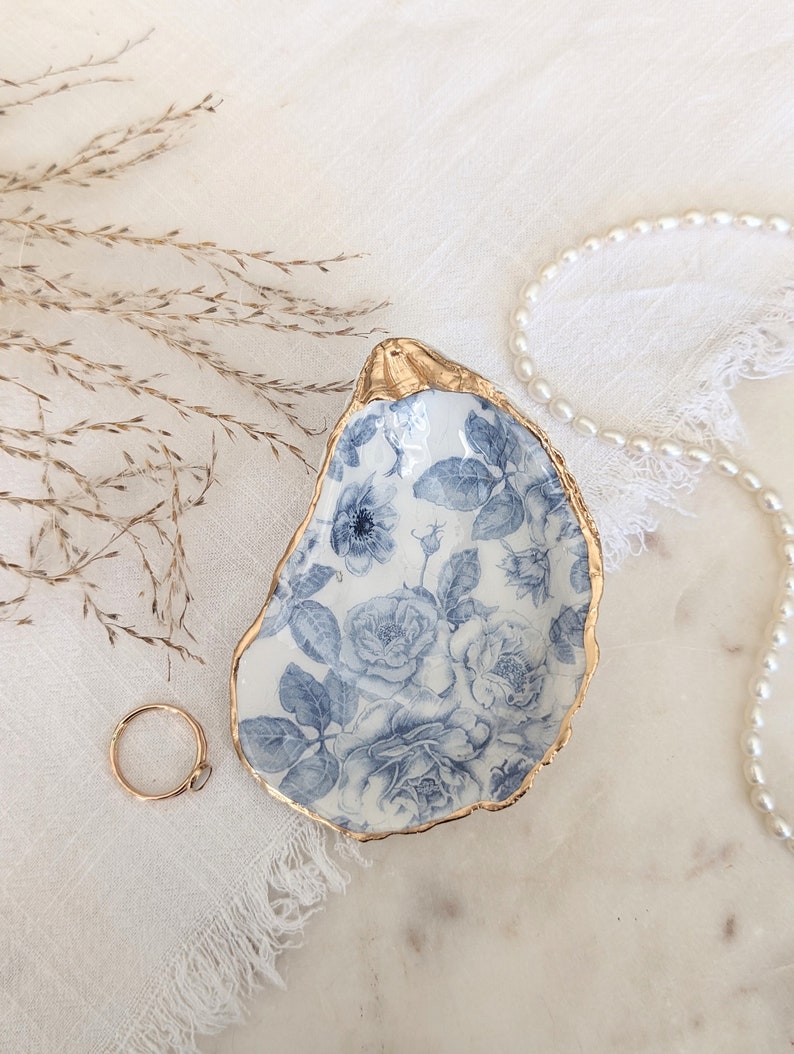 Chinoiserie Blue & White Oyster Shell Ring Dish, Handmade Decoupaged Trinket Dish, Beach Themed Wedding, Bridal Shower Gift image 4