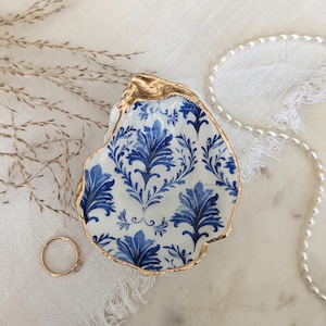 Chinoiserie Blue & White Oyster Shell Ring Dish, Handmade Decoupaged Trinket Dish, Beach Themed Wedding, Bridal Shower Gift image 5