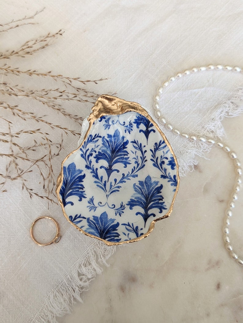 Chinoiserie Blue & White Oyster Shell Ring Dish, Handmade Decoupaged Trinket Dish, Beach Themed Wedding, Bridal Shower Gift image 5