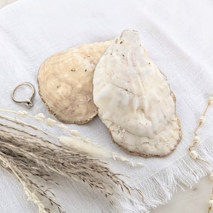 Chinoiserie Blue & White Oyster Shell Ring Dish, Handmade Decoupaged Trinket Dish, Beach Themed Wedding, Bridal Shower Gift image 8