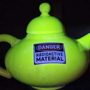 Vintage 1930s Franciscan Ware yellow Tea Pot, Uranium Glazed, UV Reactive